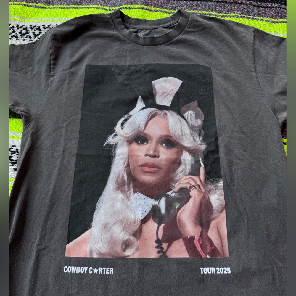 Cowboy Carter Vegas in venue Exclusive Tee Medium. New.